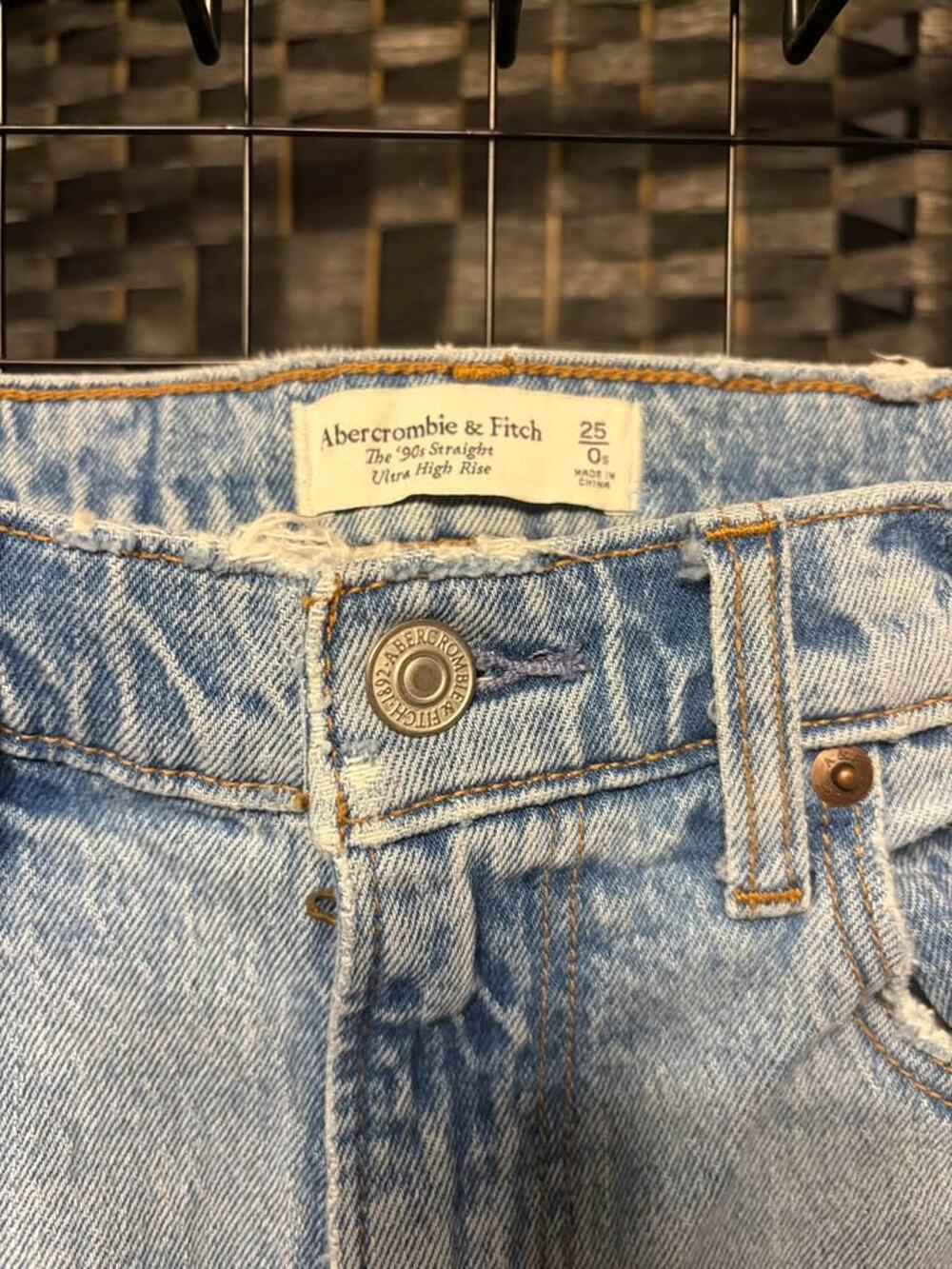 Abercrombie & Fitch The '90s Straight Ultra High Rise Jeans Size 25/0s